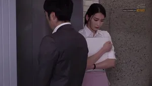 Em thư ký tủi thân bị cấp trên bắt vào nhà nghỉ phục vụ đối tác