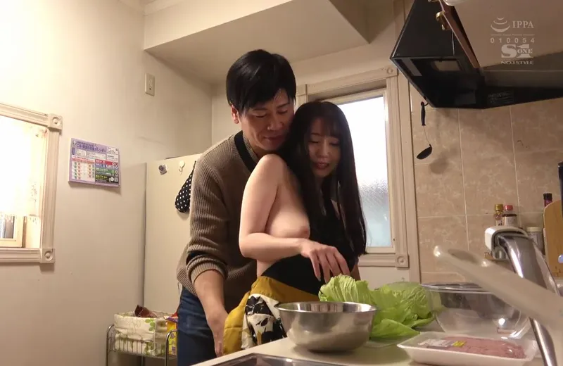 Nghi ngờ người vợ lén lút, ông xã lén lắp camera và chứng kiến tất cả