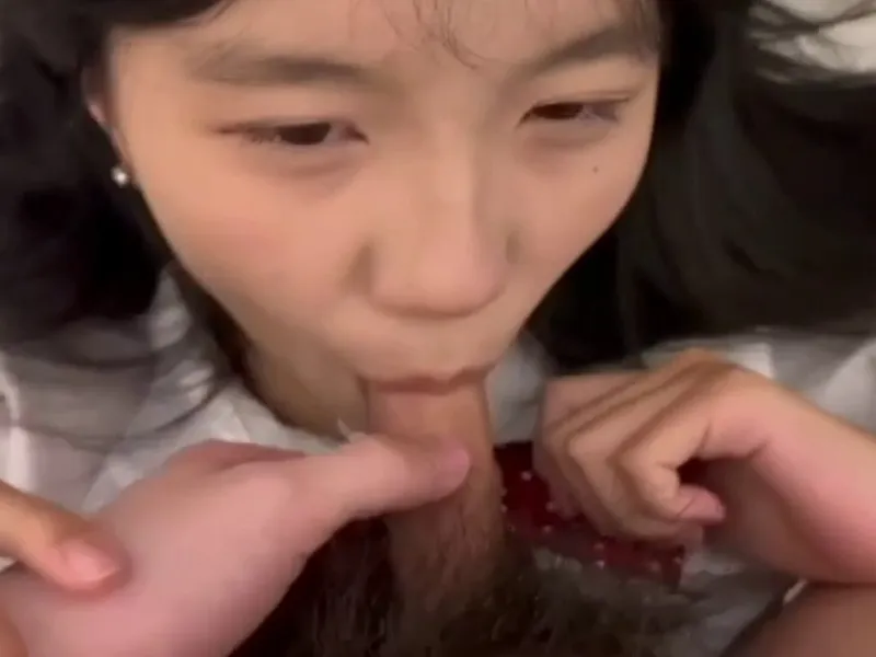 Em loli dễ thương mút củ khoải biến em thành con đào nứng p2